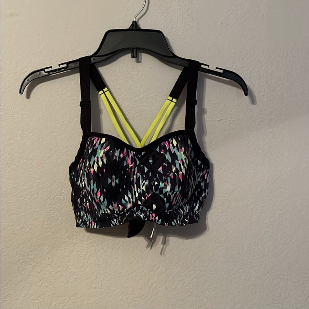 MOVING SALE! EUC Rare VSX SPORT 34d sports bra - matching capris and leggings